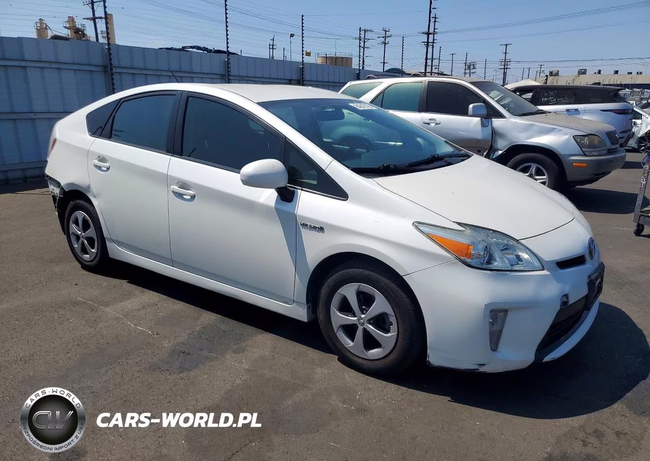 2014 Toyota Prius Three VIN:JTDKN3DU8E1778394 - 4
