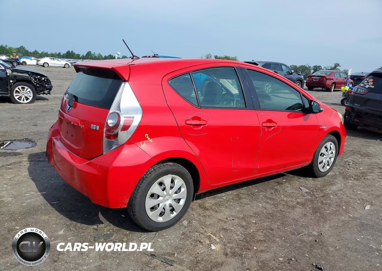 2014 Toyota Prius C Two VIN:JTDKDTB31E1077273 - 3