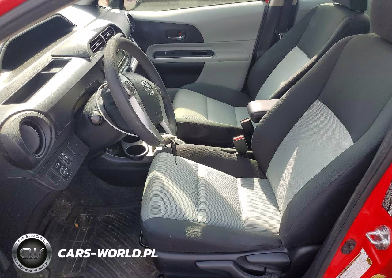 2014 Toyota Prius C Two VIN:JTDKDTB31E1077273 - 7