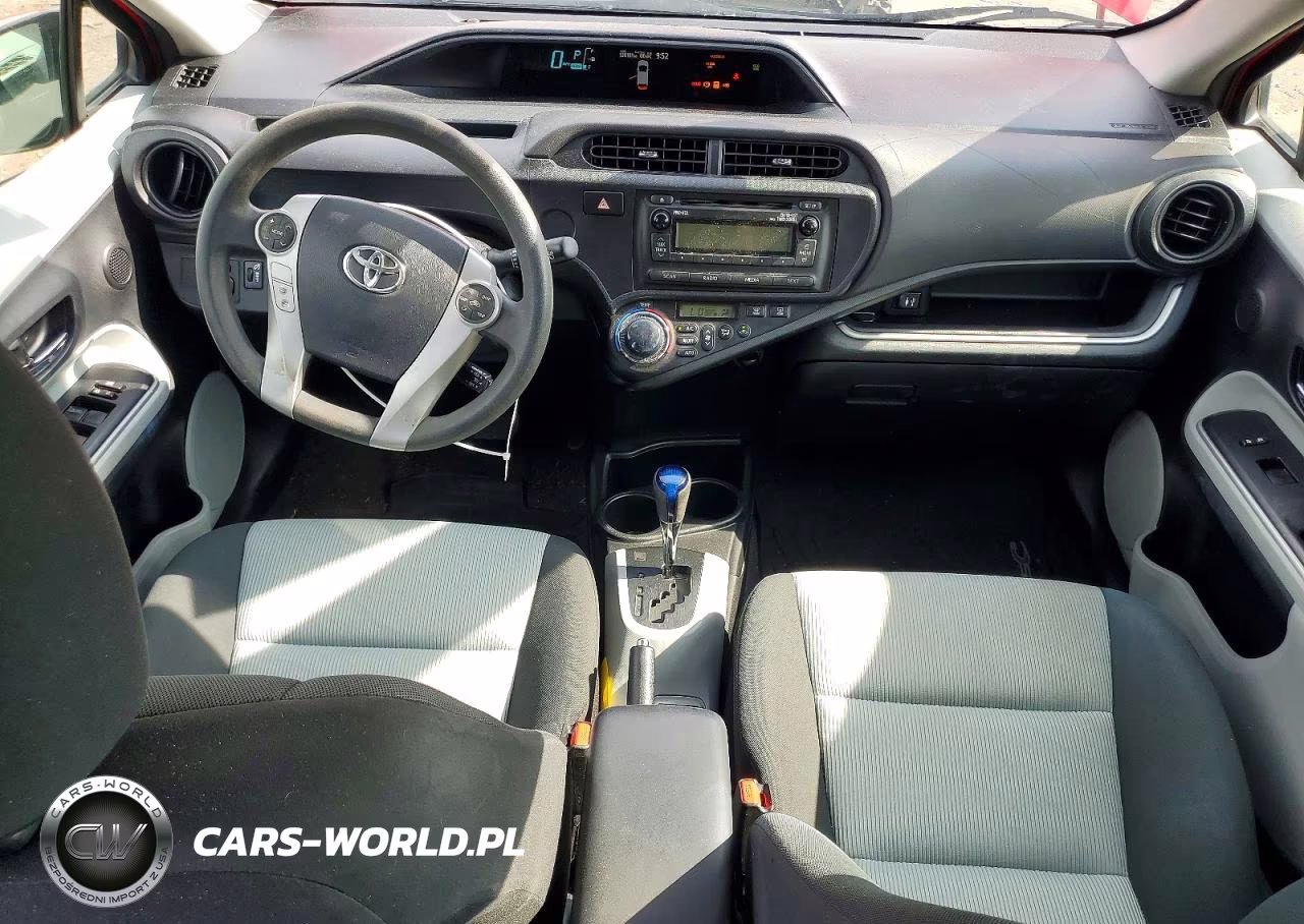 2014 Toyota Prius C Two VIN:JTDKDTB31E1077273 - 8