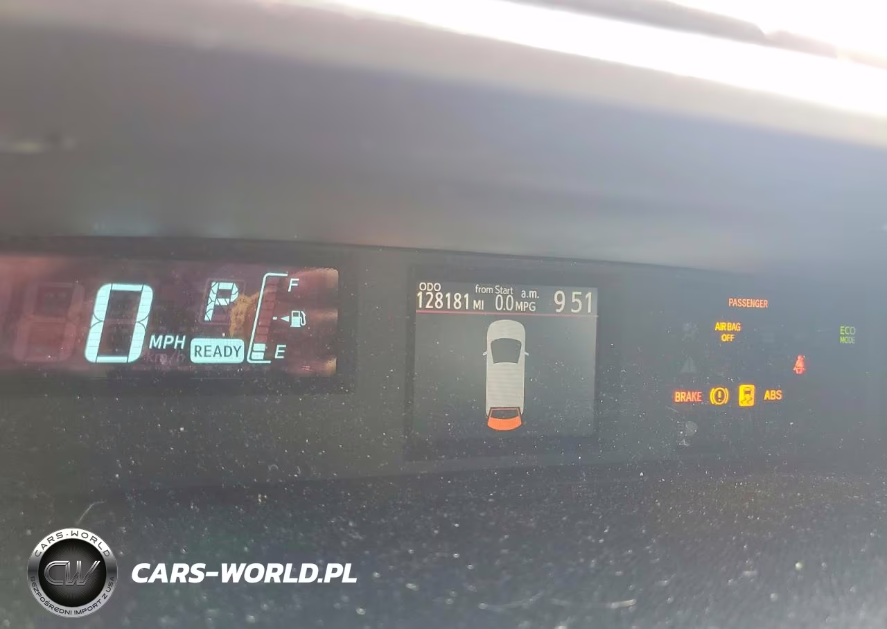 2014 Toyota Prius C Two VIN:JTDKDTB31E1077273 - 9