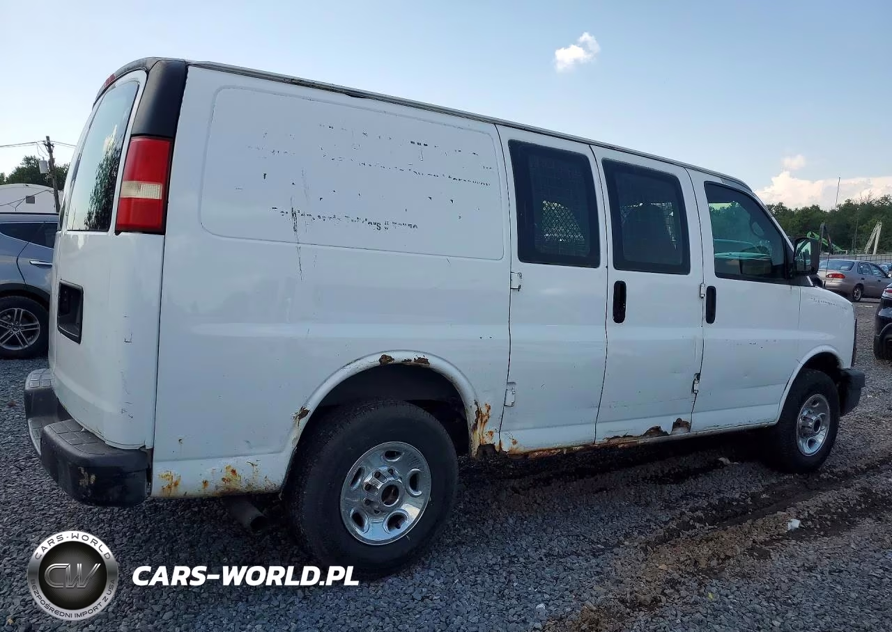 2009 Chevrolet Express G2500 VIN:1GCGG25C591102684 - 3