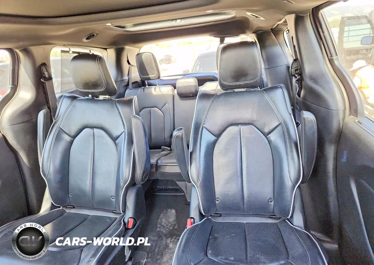 2019 Chrysler Pacifica Hybrid Limited VIN:2C4RC1N73KR532989 - 10