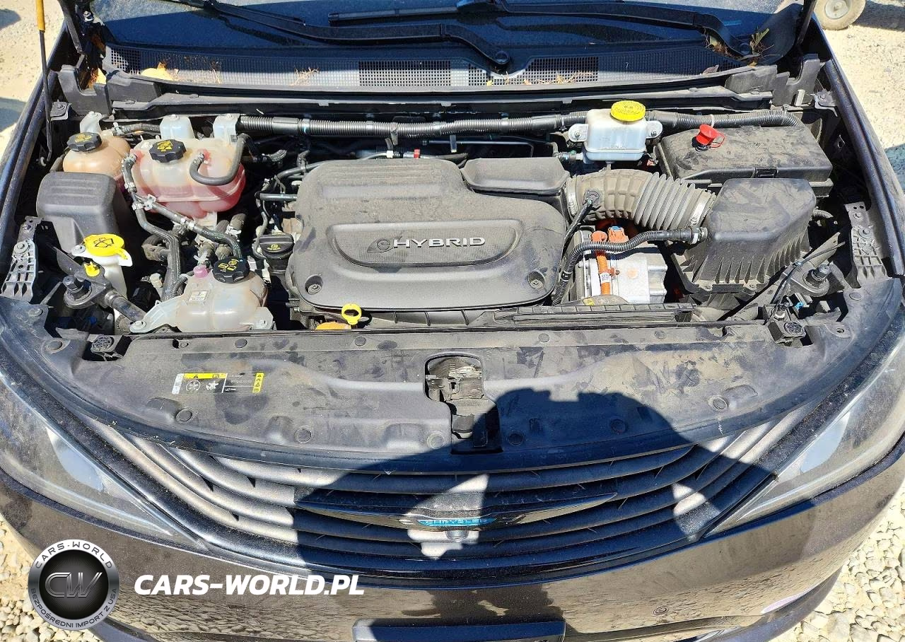 2019 Chrysler Pacifica Hybrid Limited VIN:2C4RC1N73KR532989 - 12