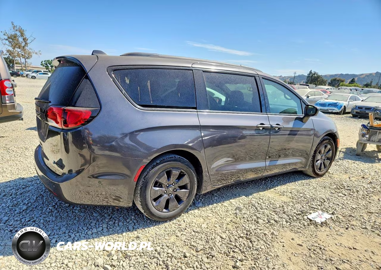 2019 Chrysler Pacifica Hybrid Limited VIN:2C4RC1N73KR532989 - 3