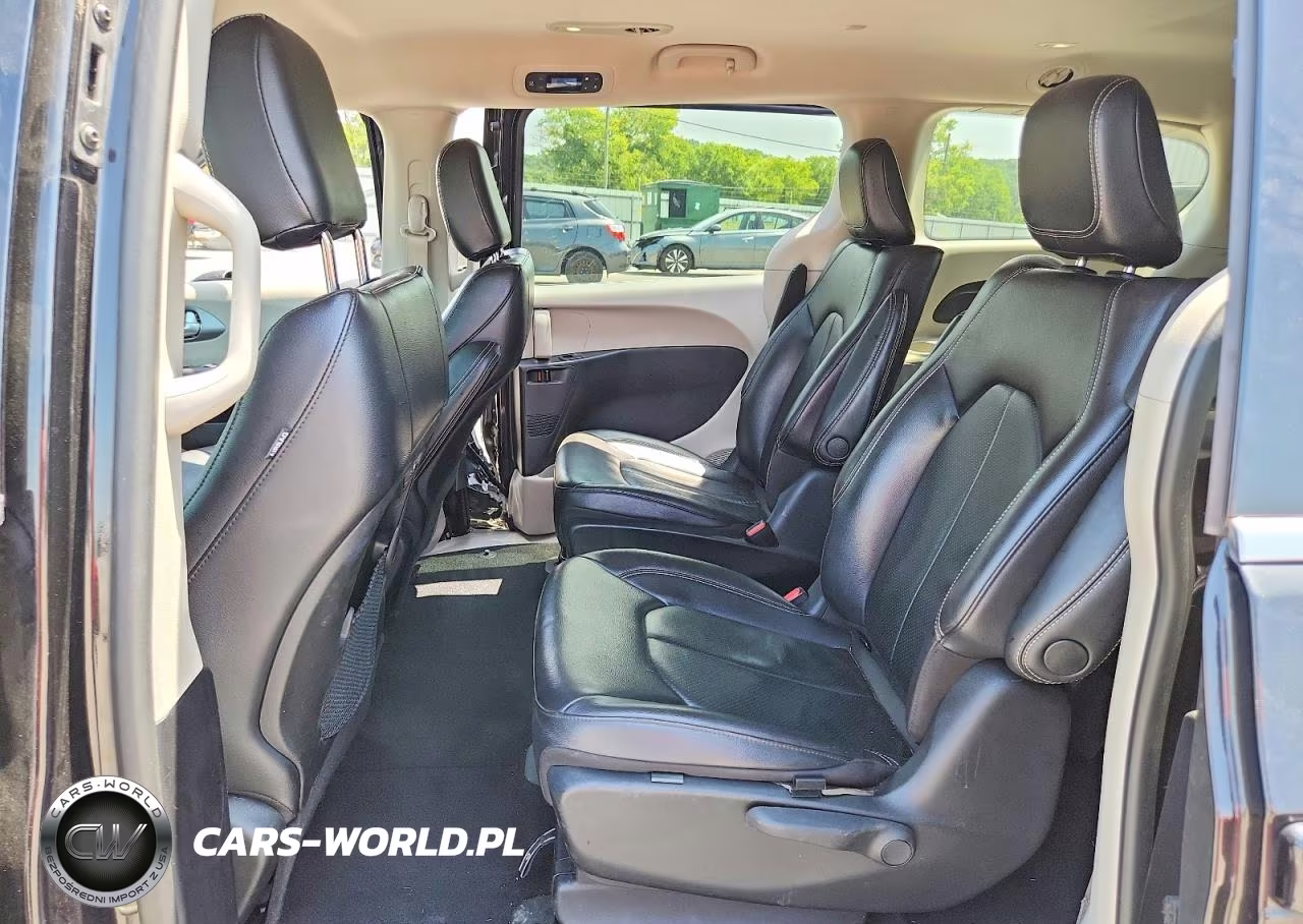 2022 Chrysler Pacifica Hybrid Touring L VIN:2C4RC1L72NR139508 - 11