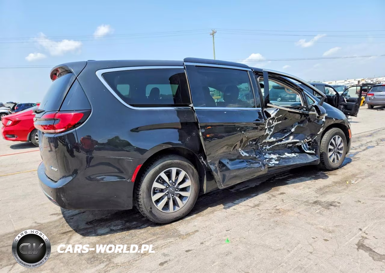 2022 Chrysler Pacifica Hybrid Touring L VIN:2C4RC1L72NR139508 - 3