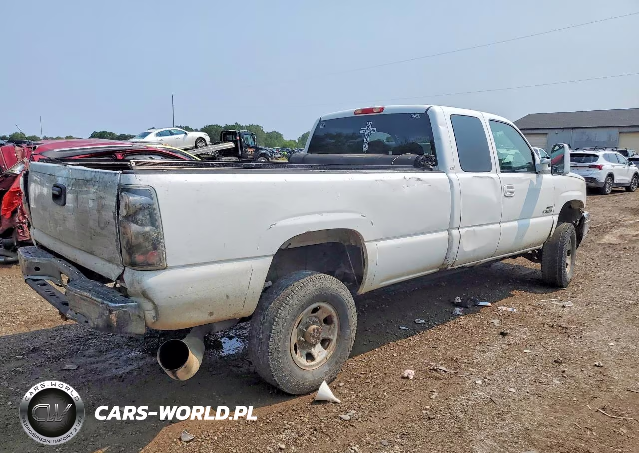 2005 Chevrolet Silverado K3500 VIN:1GCHK39275E232852 - 3