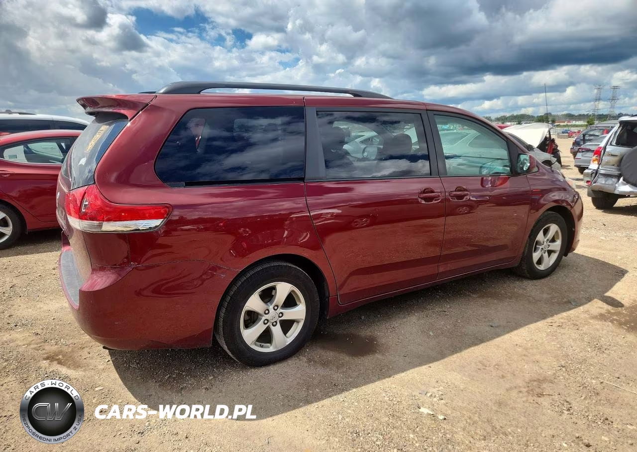 2014 Toyota Sienna Le VIN:5TDKK3DC9ES516807 - 3