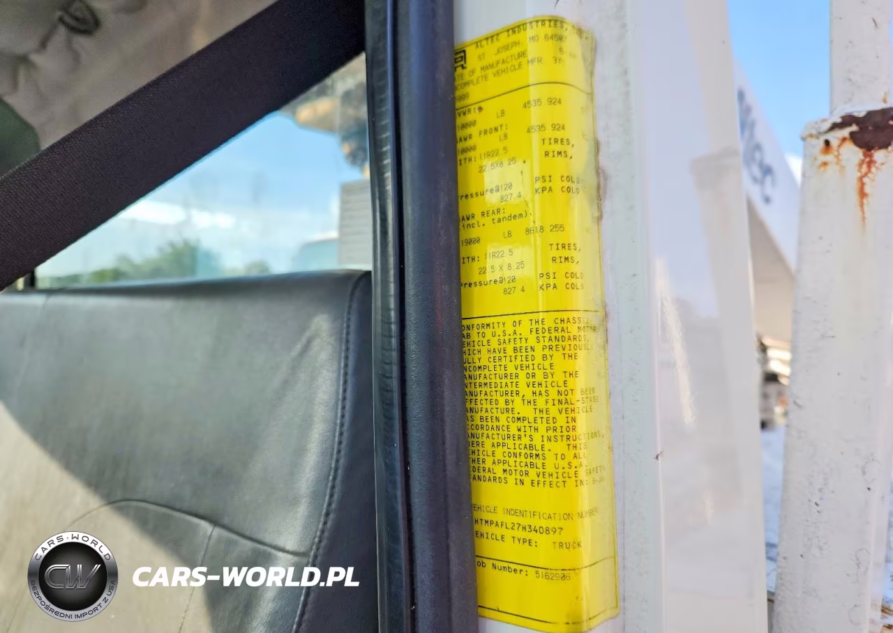 2007 International 4200 Bucket Truck VIN:1HTMPAFL27H340897 - 12