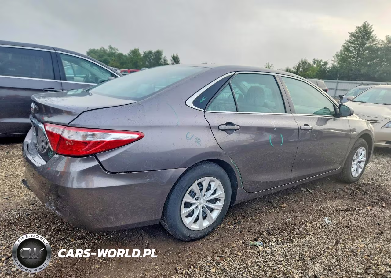 2017 Toyota Camry Le VIN:4T1BF1FK0HU777185 - 3