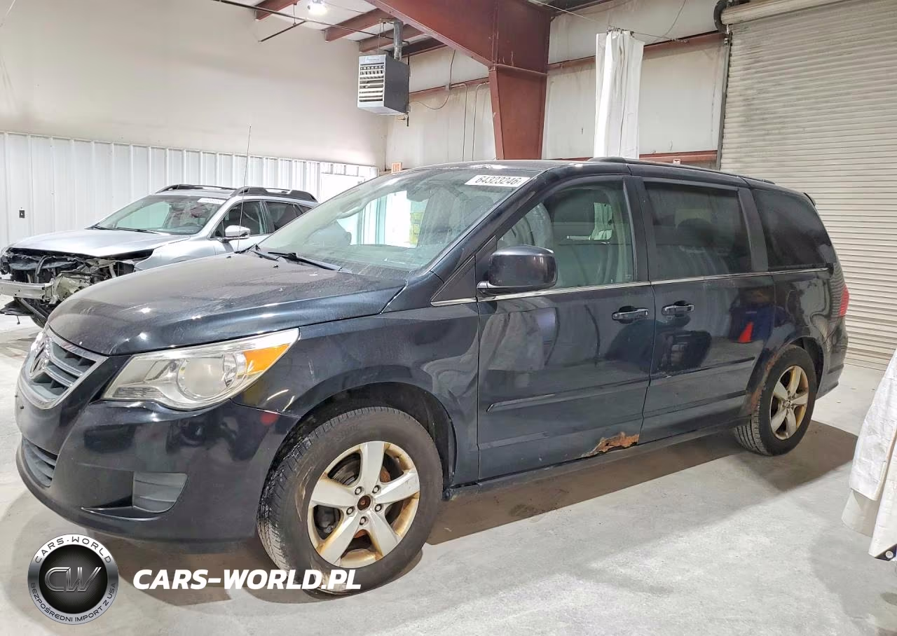 2011 Volkswagen Routan Se
