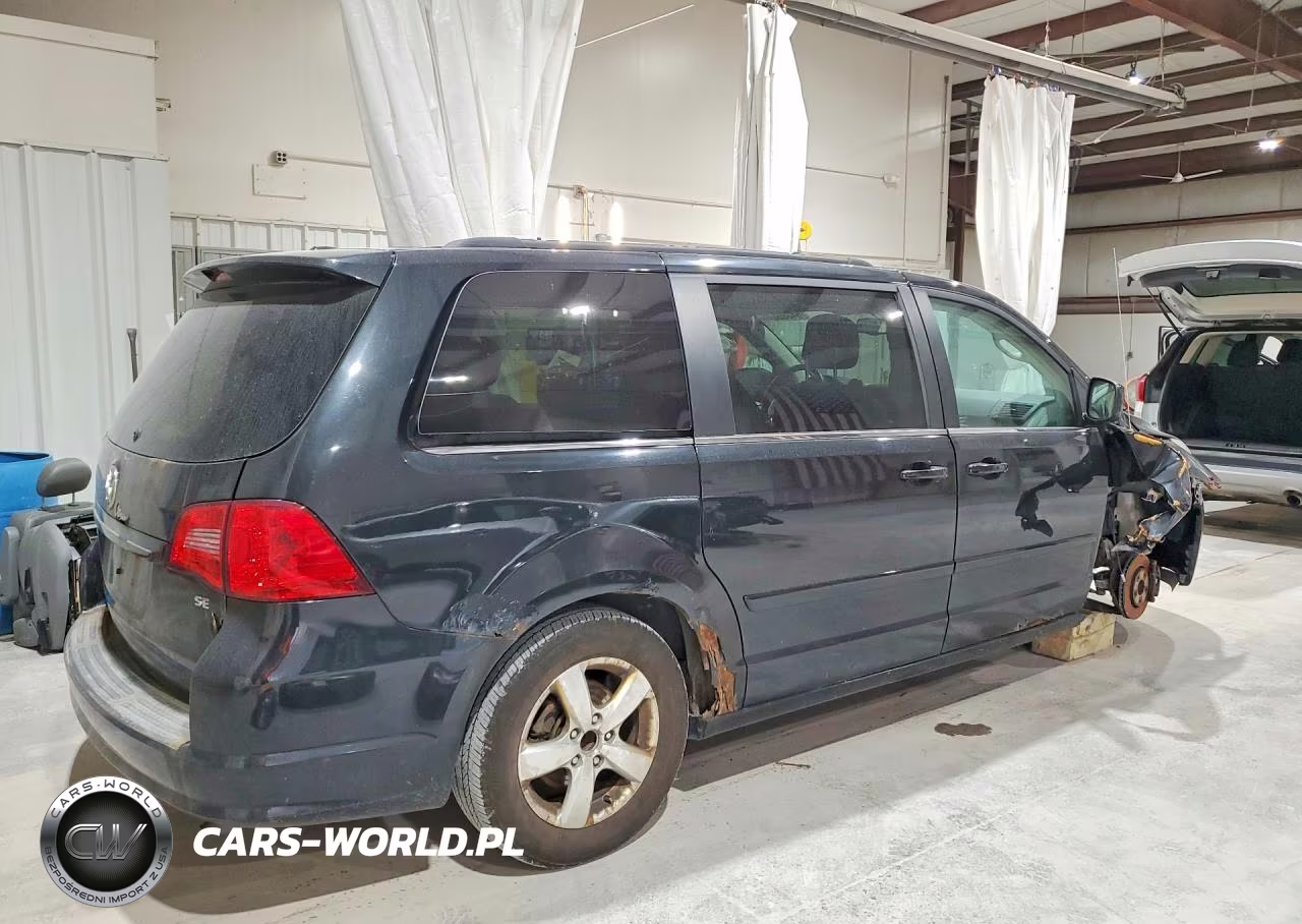 2011 Volkswagen Routan Se VIN:2V4RW3DG5BR718155 - 3