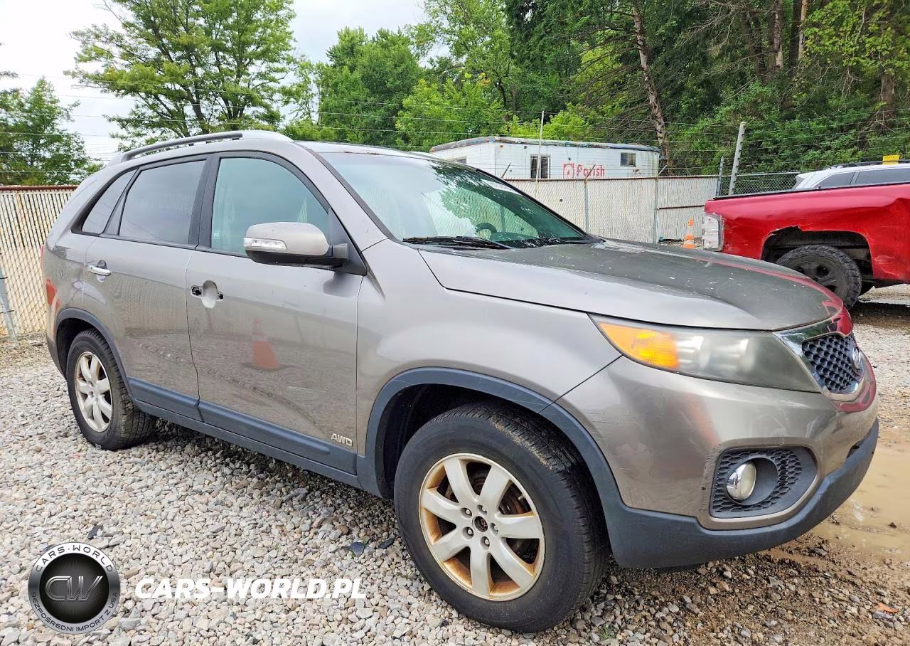 2011 Kia Sorento Lx VIN:5XYKTDA18BG043481 - 4