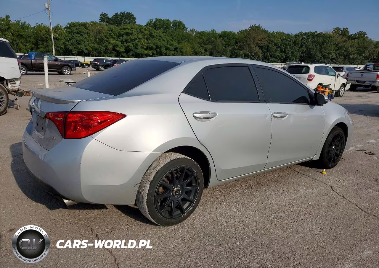 2019 Toyota Corolla Se VIN:5YFBURHE3KP873610 - 3
