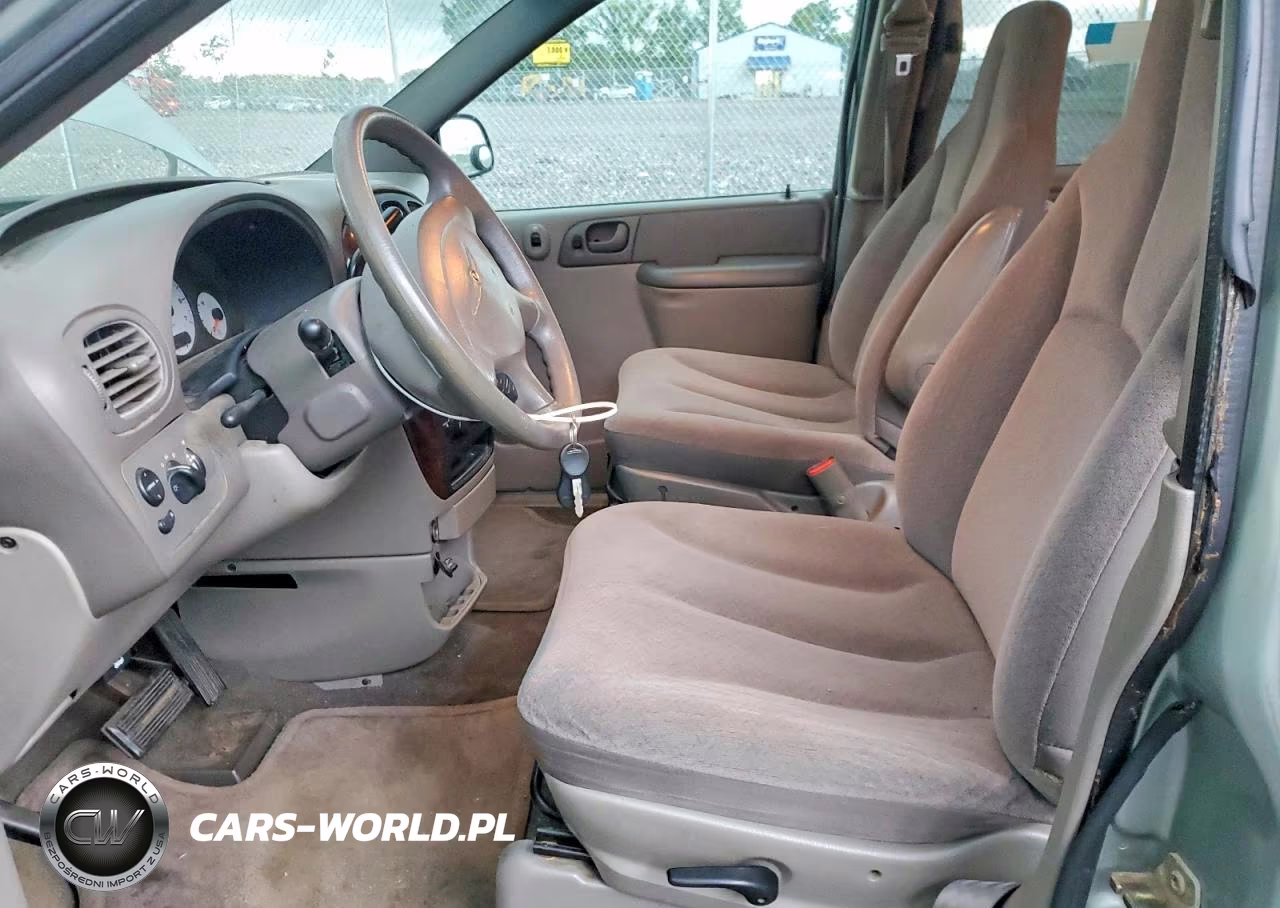2003 Chrysler Town & Country VIN:2C4GP24R13R295358 - 7