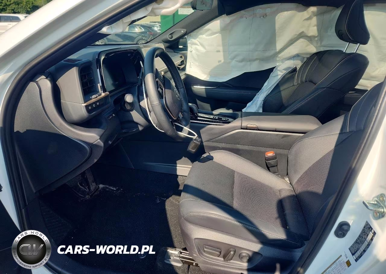 2025 Toyota Crown Signia Limited VIN:JTDACAAJ6S3032199 - 7