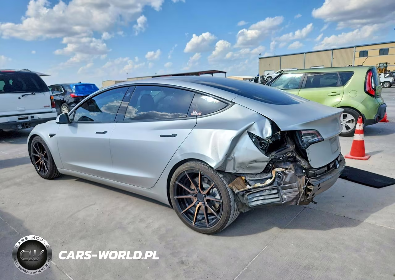 2018 Tesla Model 3 VIN:5YJ3E1EB1JF084735 - 2