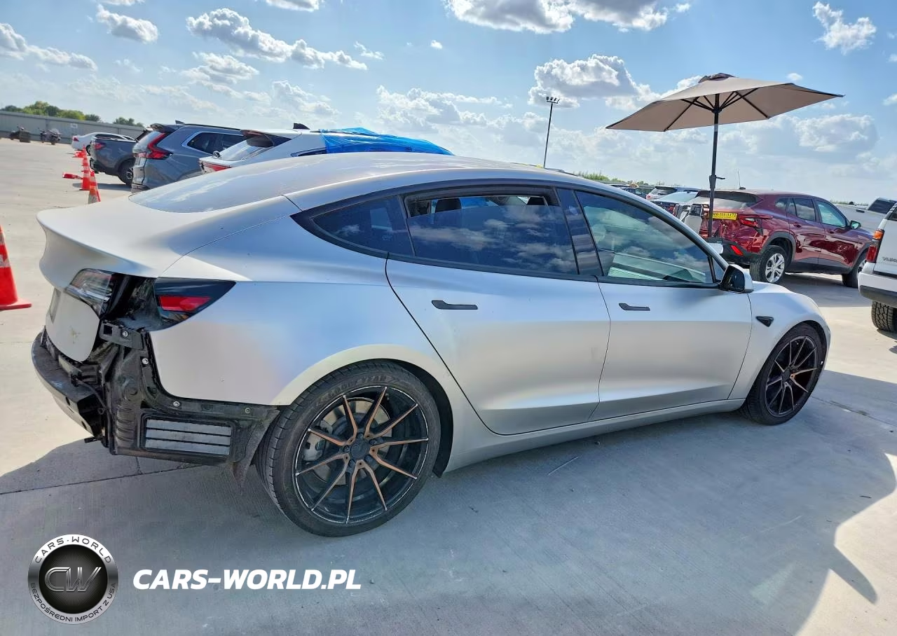 2018 Tesla Model 3 VIN:5YJ3E1EB1JF084735 - 3