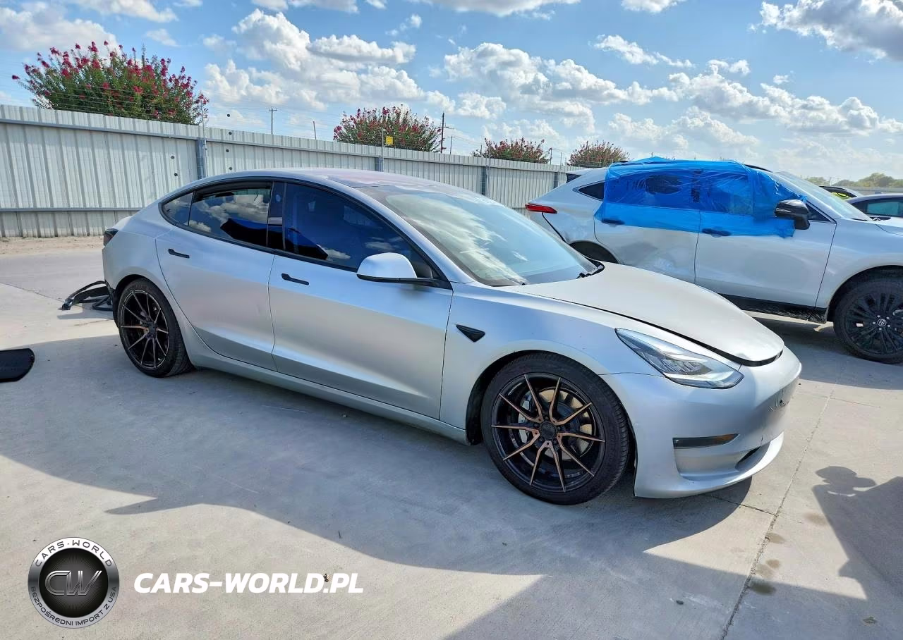 2018 Tesla Model 3 VIN:5YJ3E1EB1JF084735 - 4