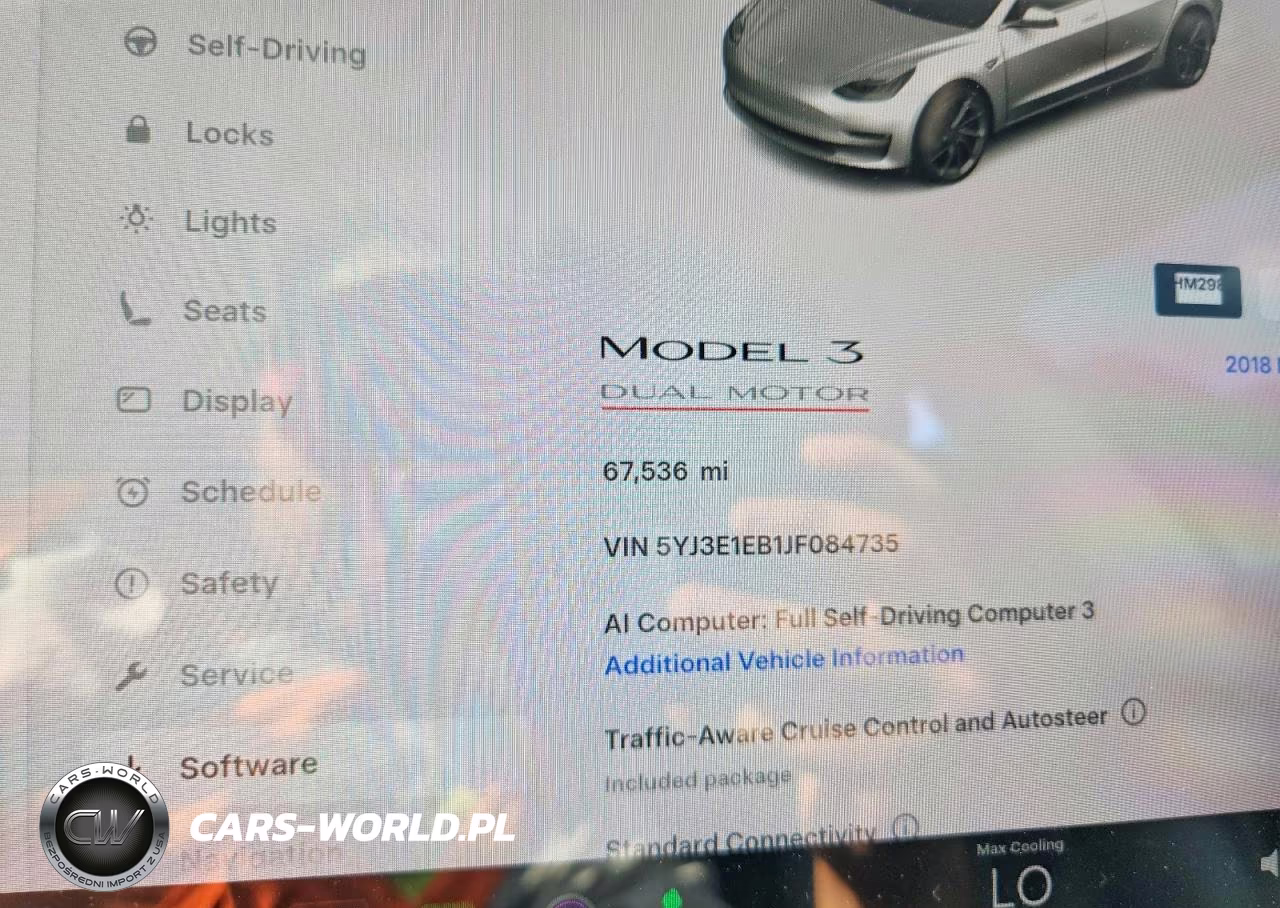 2018 Tesla Model 3 VIN:5YJ3E1EB1JF084735 - 9