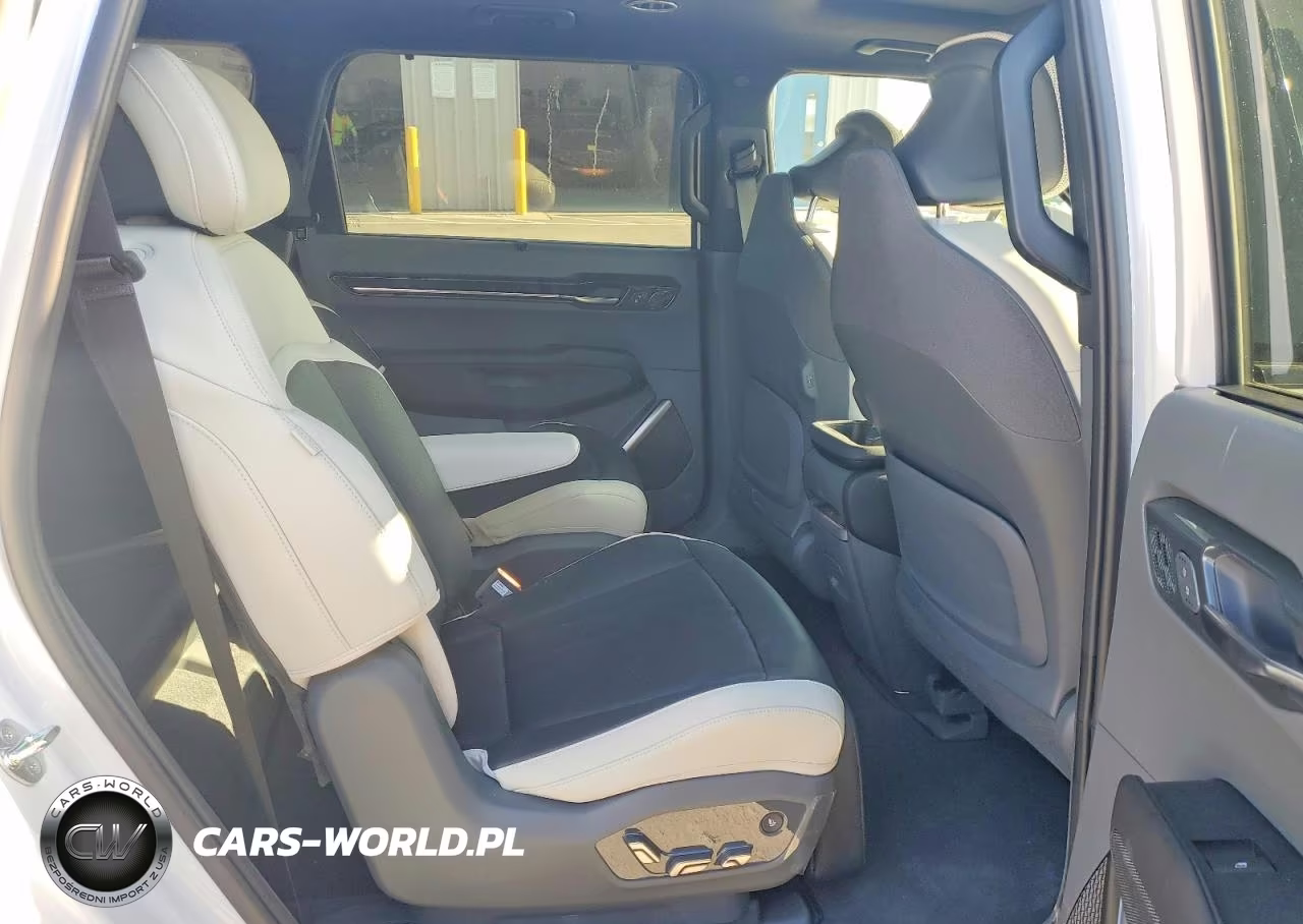 2026 Kia Ev9 Gt Line VIN:5XYAEFS56TG021855 - 10