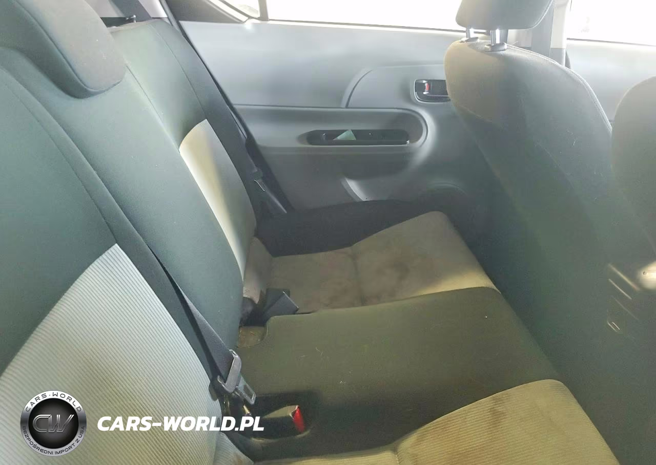 2014 Toyota Prius C Two VIN:JTDKDTB33E1573093 - 10