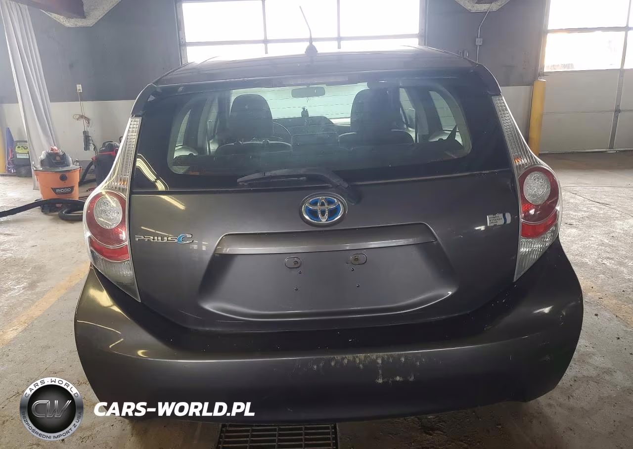 2014 Toyota Prius C Two VIN:JTDKDTB33E1573093 - 6
