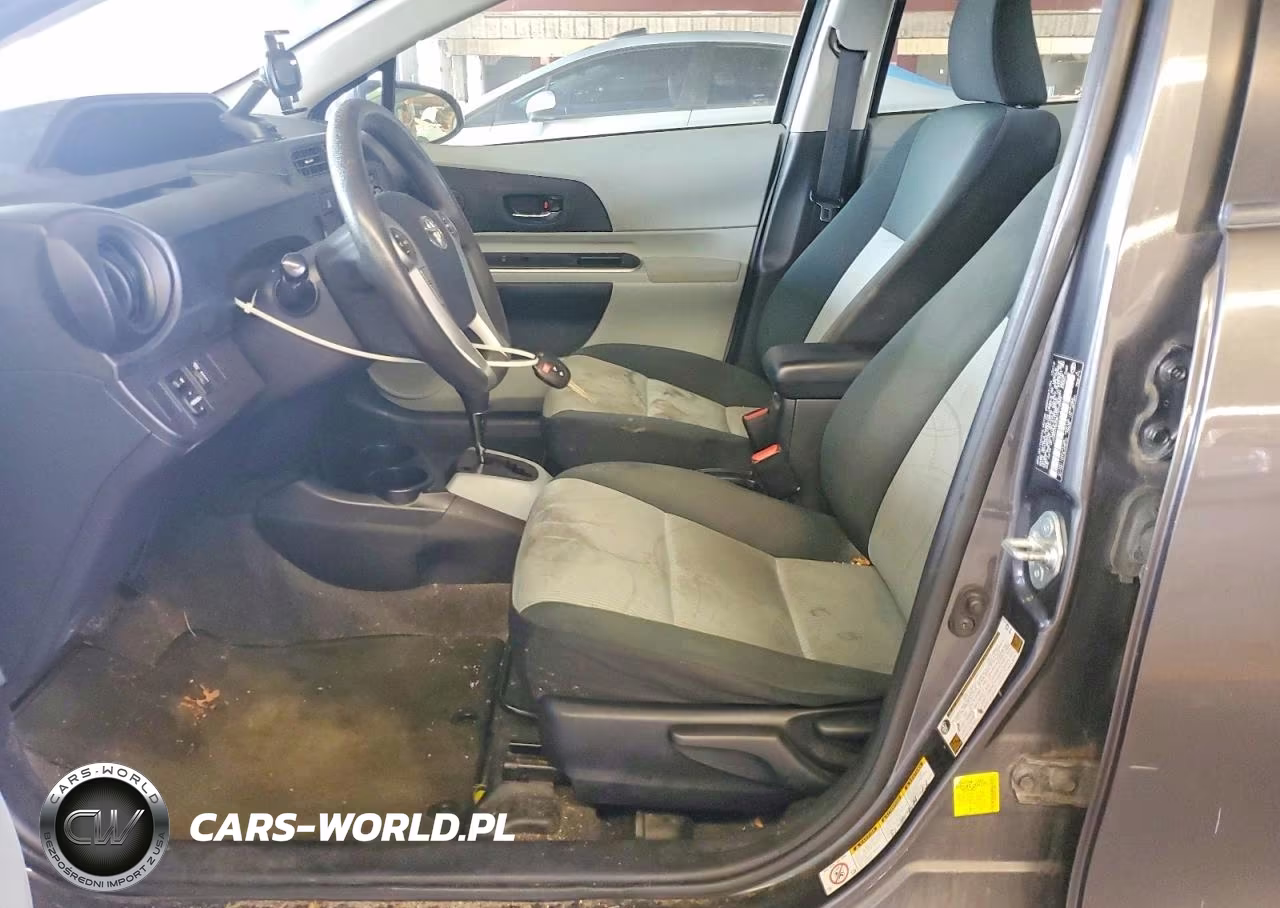 2014 Toyota Prius C Two VIN:JTDKDTB33E1573093 - 7