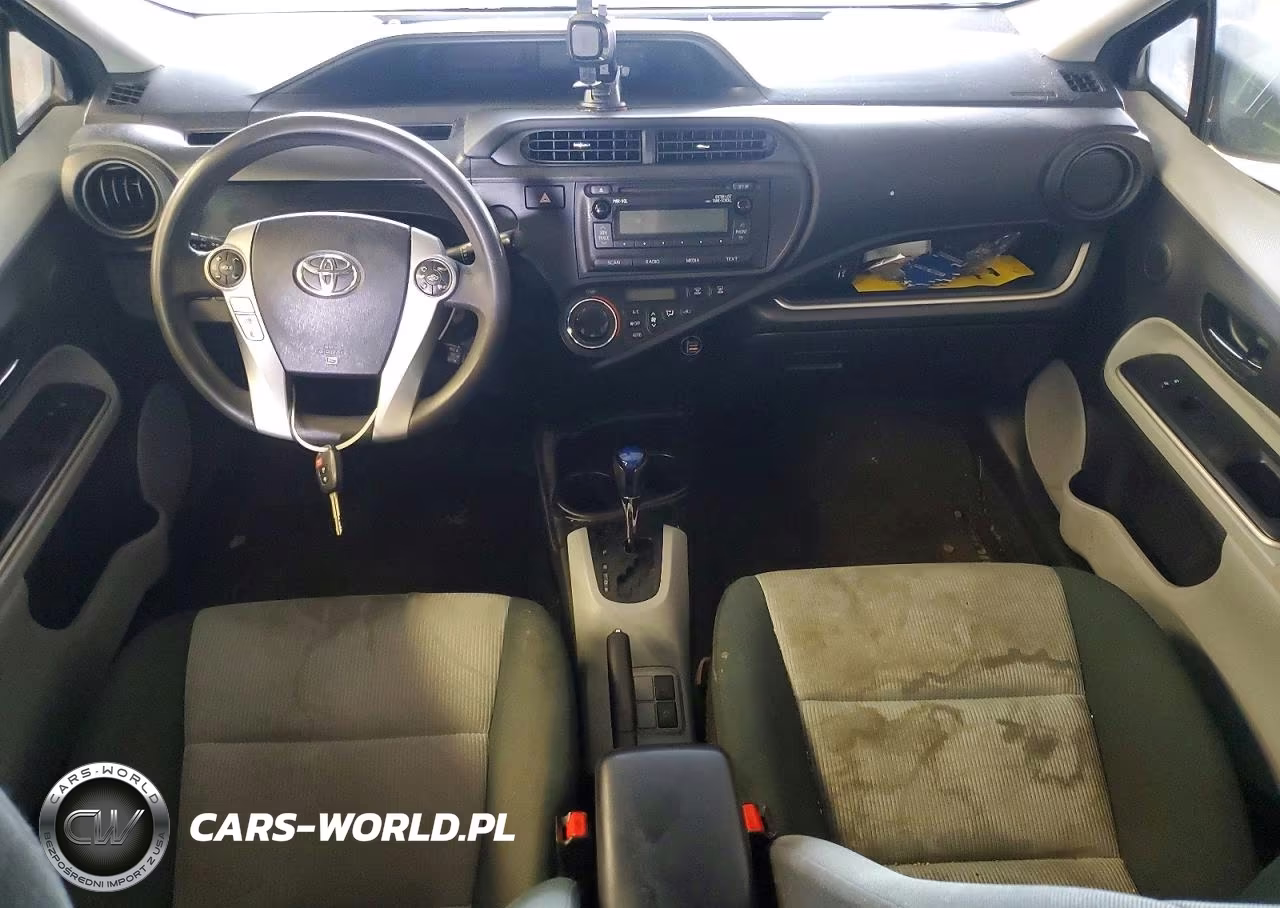 2014 Toyota Prius C Two VIN:JTDKDTB33E1573093 - 8