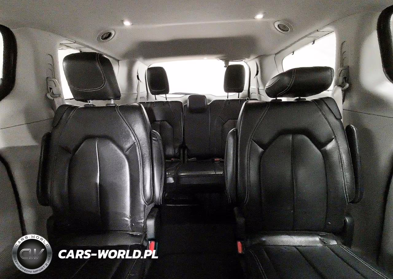 2022 Chrysler Pacifica Touring L VIN:2C4RC1BG8NR142995 - 10