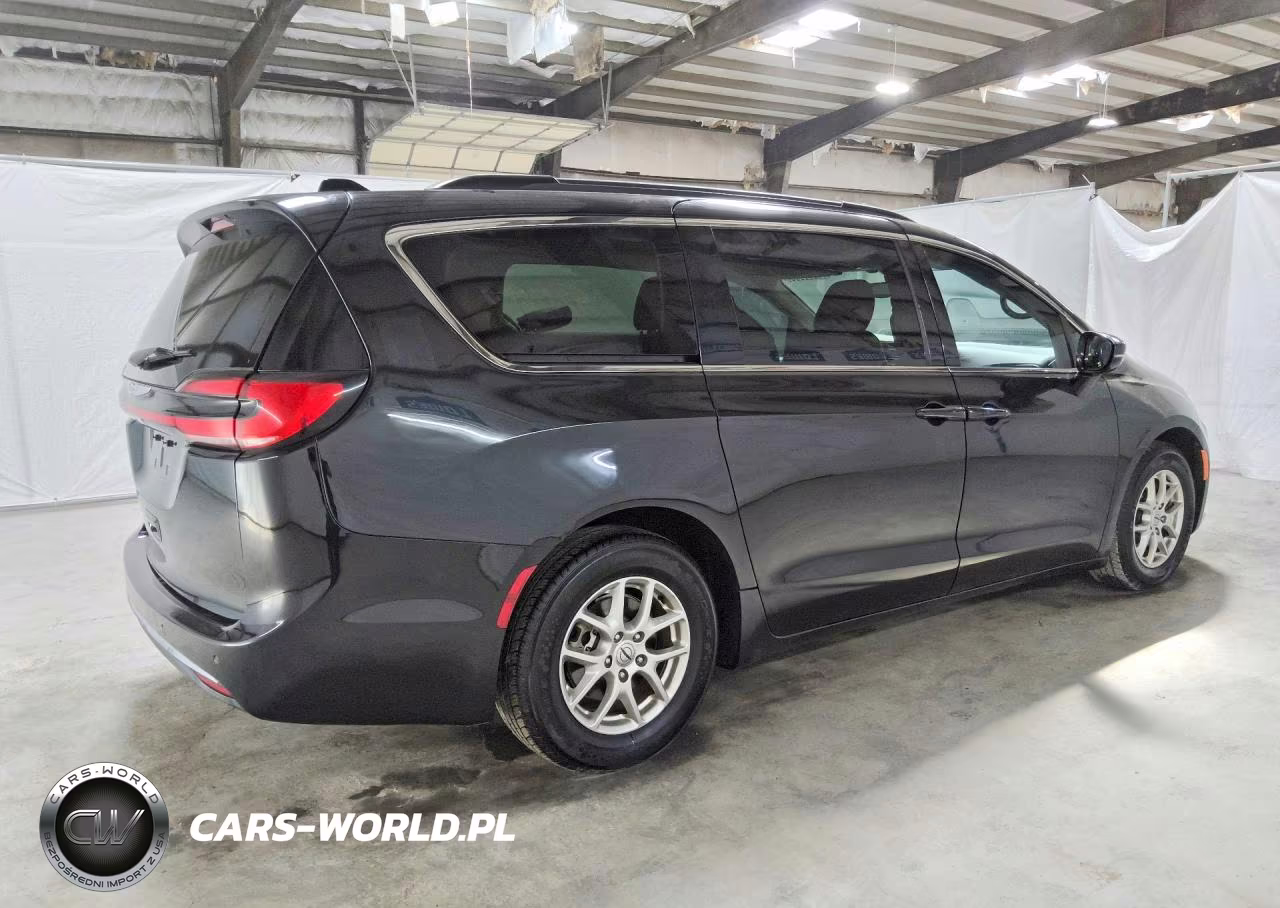 2022 Chrysler Pacifica Touring L VIN:2C4RC1BG8NR142995 - 3