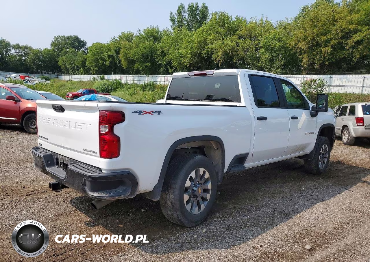 2024 Chevrolet Silverado K2500 Custom VIN:2GC4YME72R1136008 - 3
