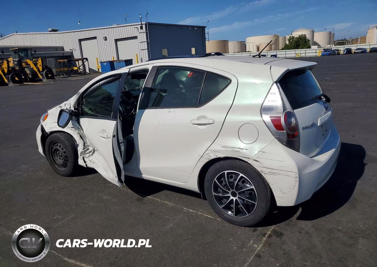 2013 Toyota Prius C VIN:JTDKDTB35D1550879 - 2