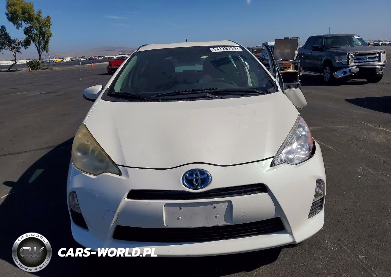 2013 Toyota Prius C VIN:JTDKDTB35D1550879 - 5