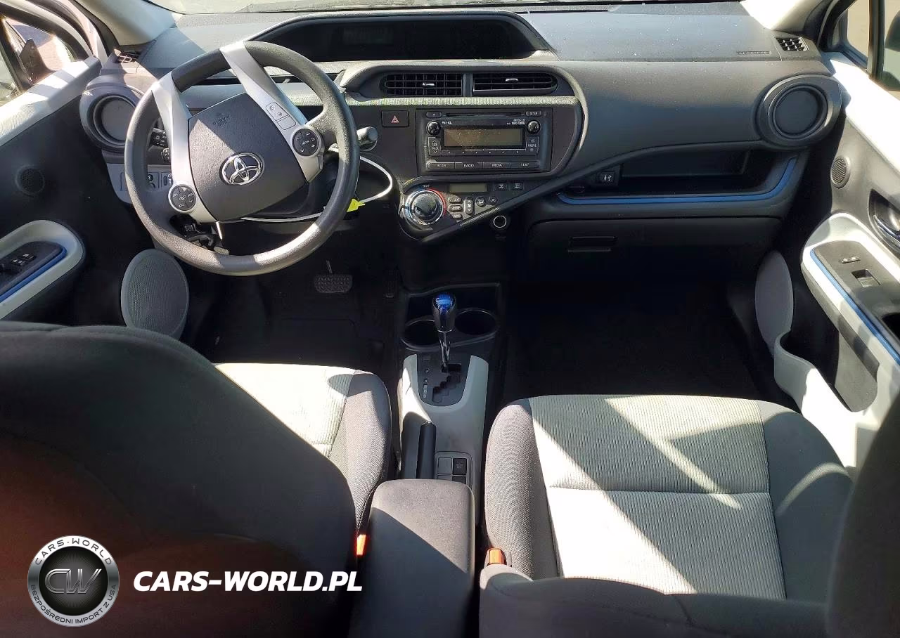 2013 Toyota Prius C VIN:JTDKDTB35D1550879 - 8