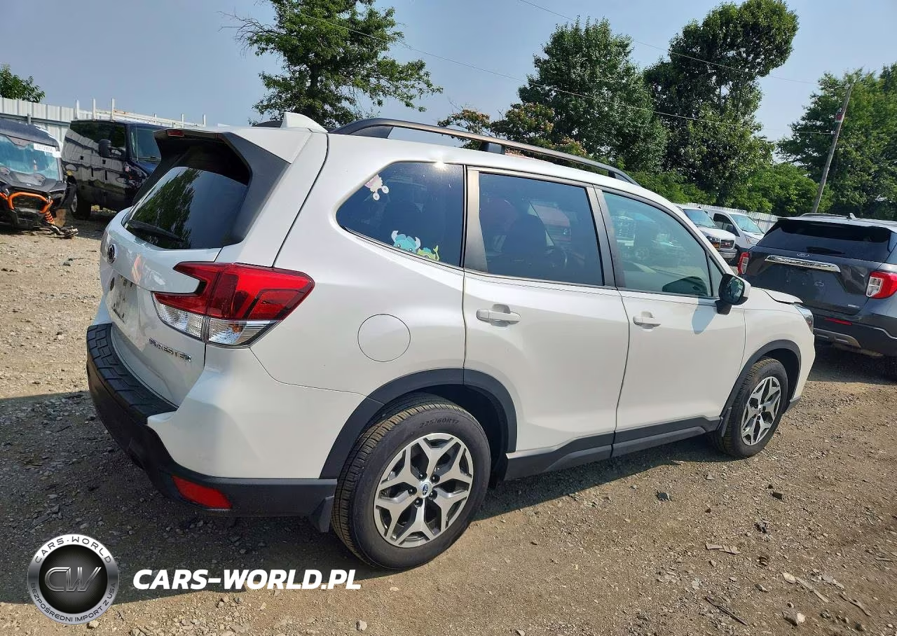 2020 Subaru Forester Premium VIN:JF2SKAGC8LH428897 - 3