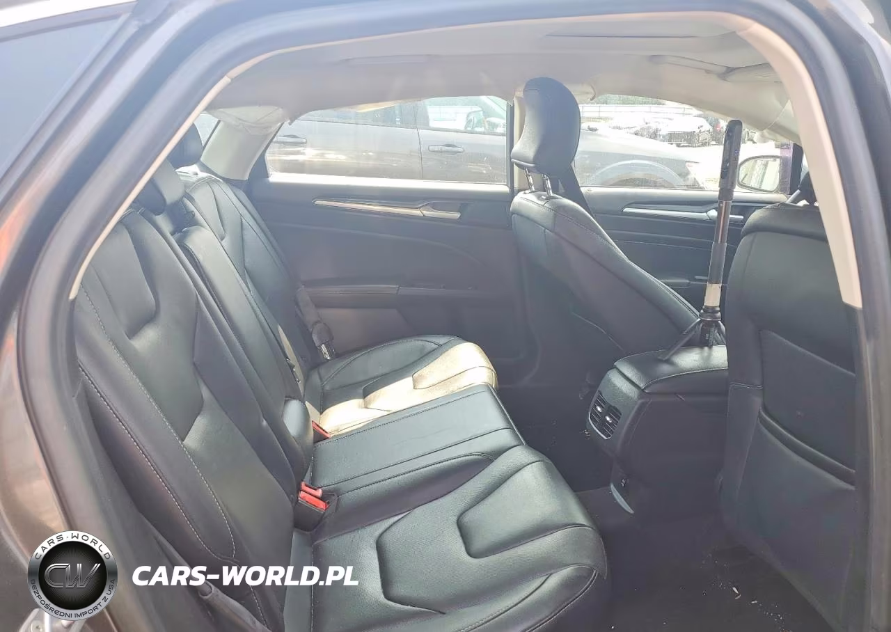 2019 Ford Fusion Titanium VIN:3FA6P0RU2KR162894 - 10