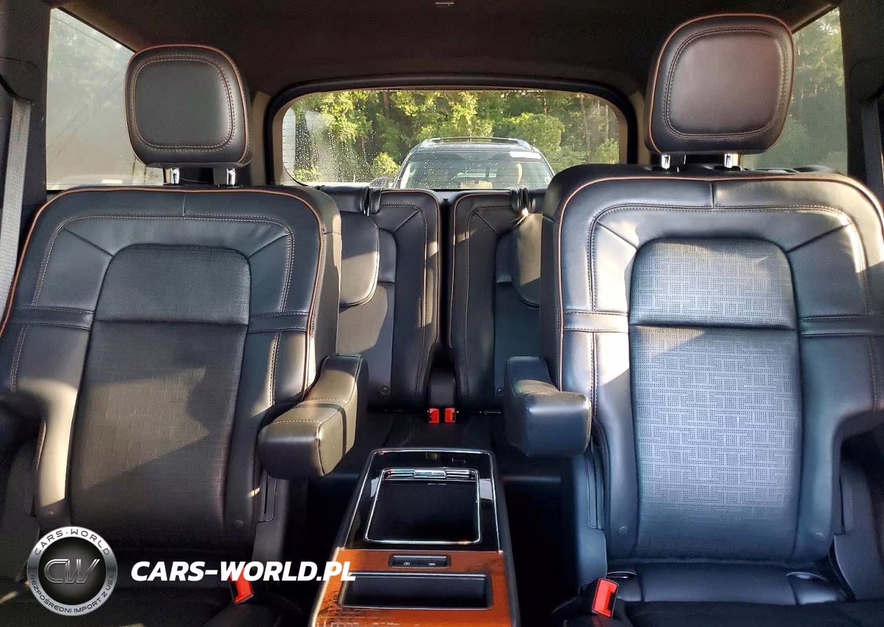2025 Lincoln Aviator Black Label VIN:5LM5J9XC4SGL02773 - 10