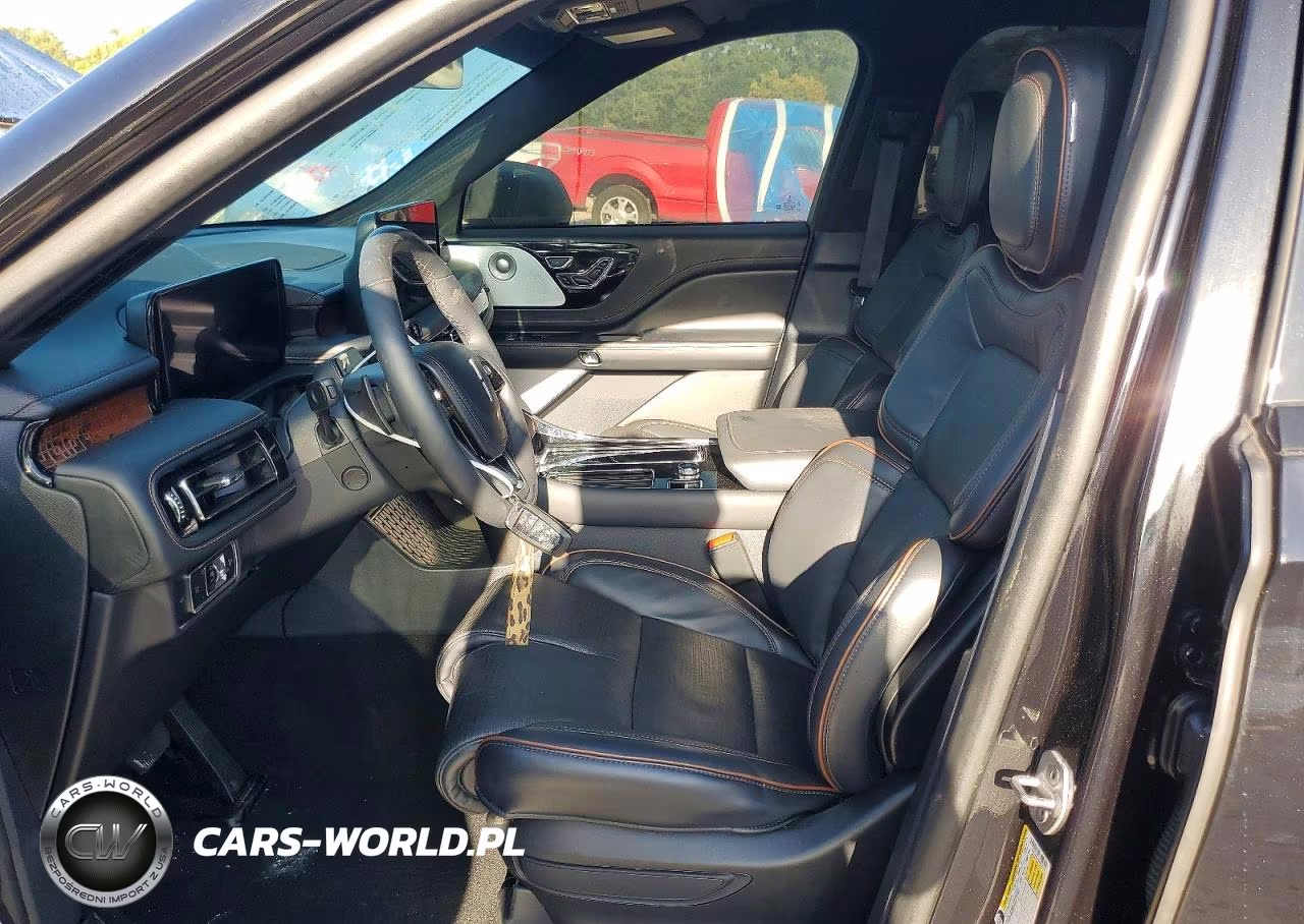2025 Lincoln Aviator Black Label VIN:5LM5J9XC4SGL02773 - 7