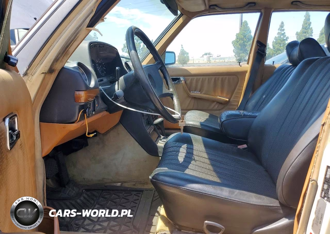 1983 Mercedes-Benz 300 Dt VIN:WDBAB33A2DB031019 - 7