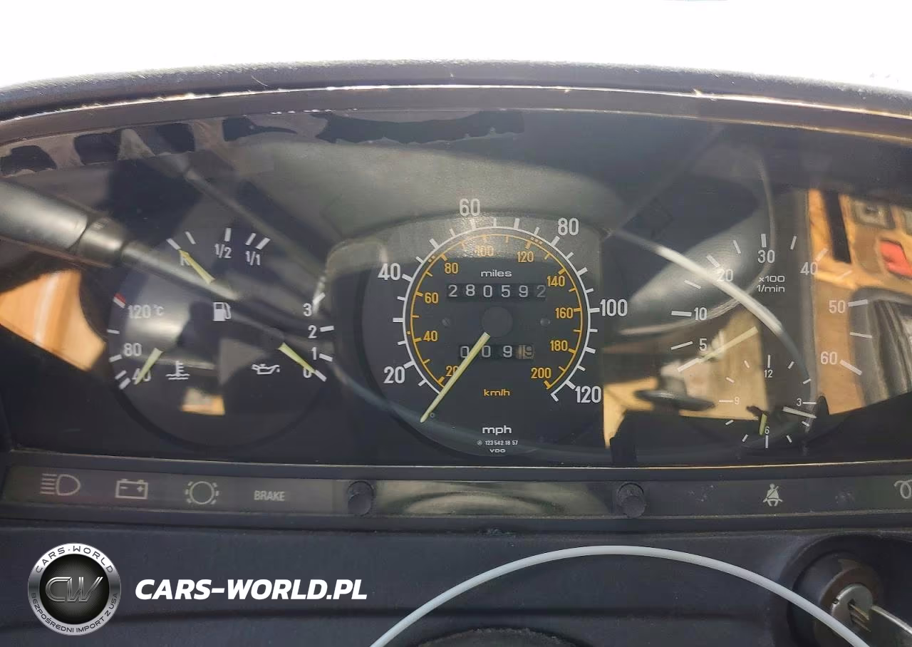 1983 Mercedes-Benz 300 Dt VIN:WDBAB33A2DB031019 - 9