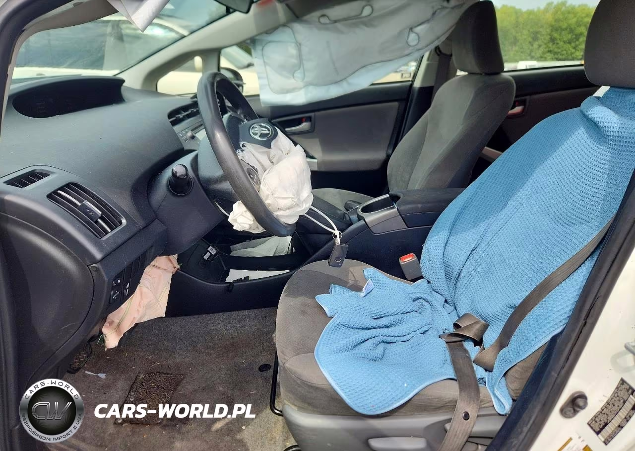 2015 Toyota Prius Two VIN:JTDKN3DU7F0479843 - 7