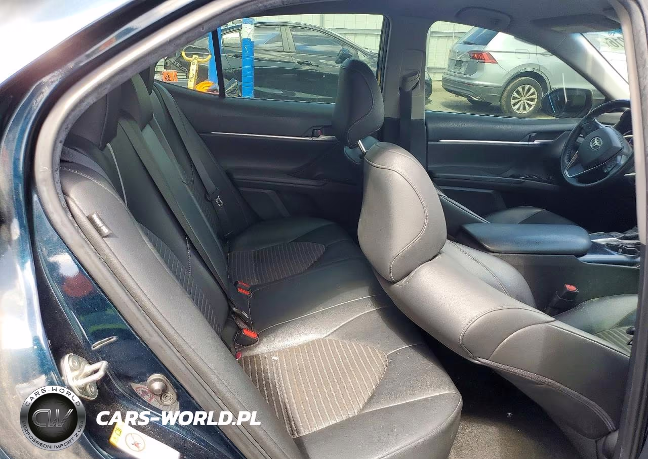 2018 Toyota Camry Se VIN:4T1B11HKXJU599738 - 10