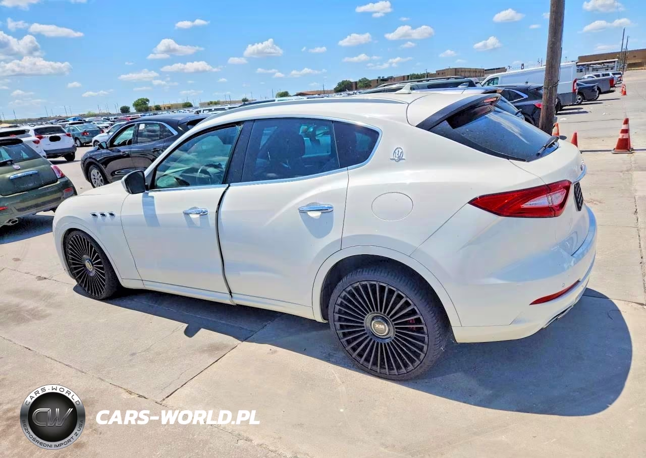 2017 Maserati Levante Luxury VIN:ZN661XUL3HX210825 - 2