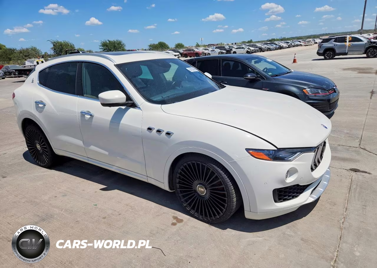 2017 Maserati Levante Luxury VIN:ZN661XUL3HX210825 - 4
