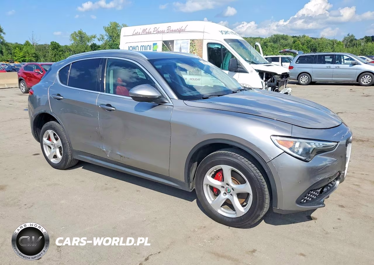 2018 Alfa Romeo Stelvio VIN:ZASFAKAN1J7B83521 - 4