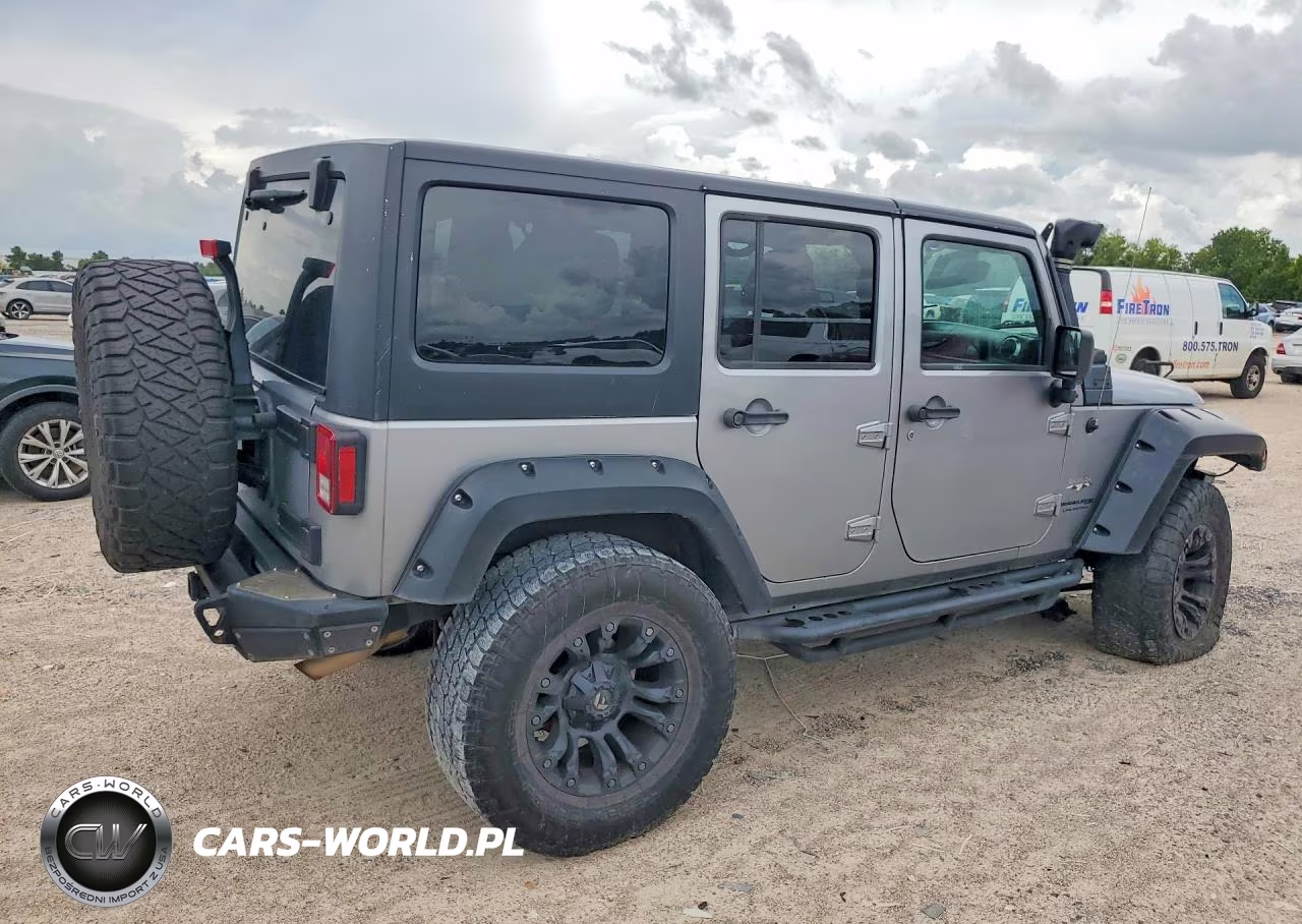 2018 Jeep Wrangler Unlimited Sahara VIN:1C4BJWEG7JL845605 - 3