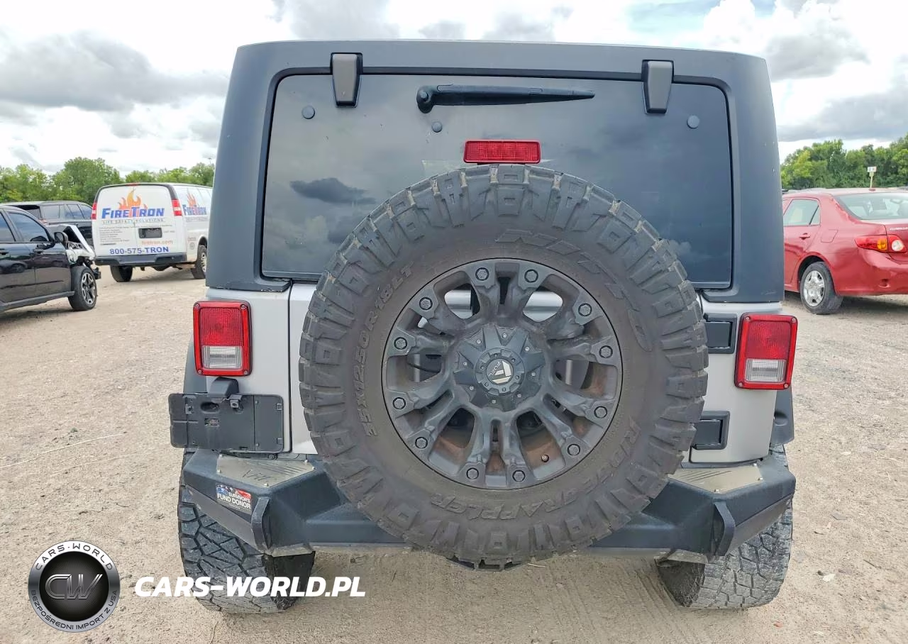 2018 Jeep Wrangler Unlimited Sahara VIN:1C4BJWEG7JL845605 - 6