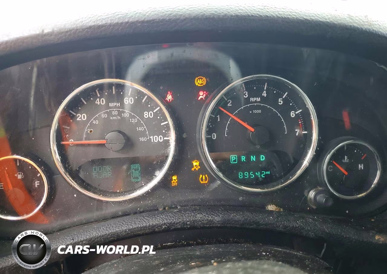 2018 Jeep Wrangler Unlimited Sahara VIN:1C4BJWEG7JL845605 - 9